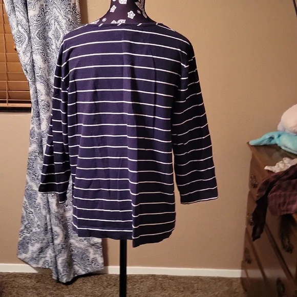 EUC Blue/White Striped Top. Button V-neck. 3/4 sleeves. Size XL - Picture 3 of 8
